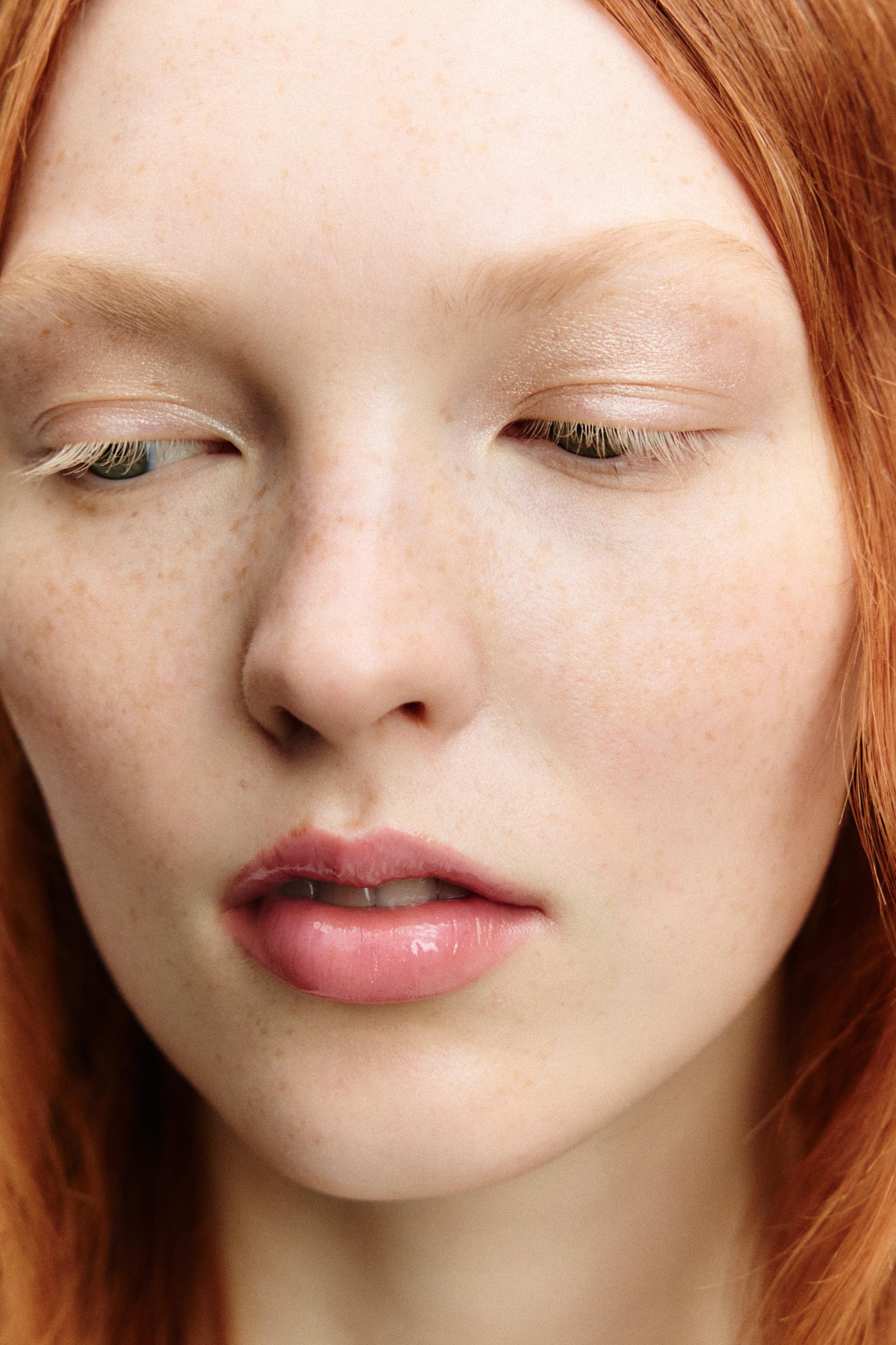 THE EYESHADOW STICK LUDOVIC DE SAINT SERNIN x ZARA